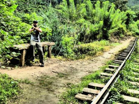 The turning with the bench is also not the right way to go when trekking to Ella Rock